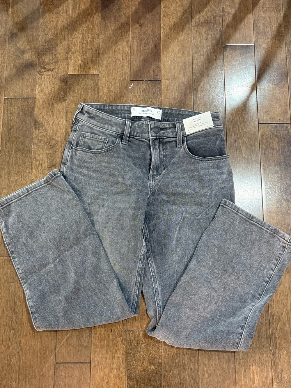 Hollister Low-Rise Relaxed Straight Jeans